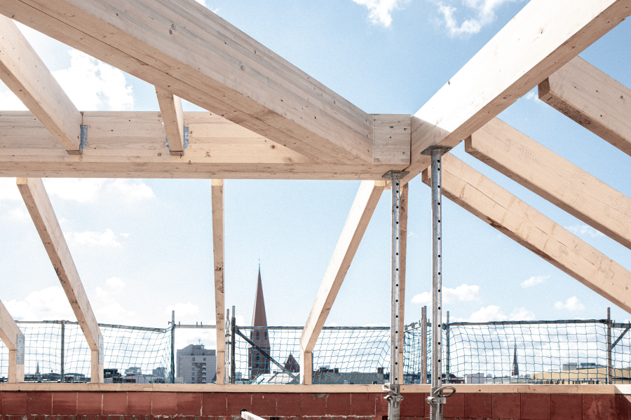 Dachstuhlausbau in Berlin –  ein Projekt von Ioannis Moraitis und der hedera bauwert